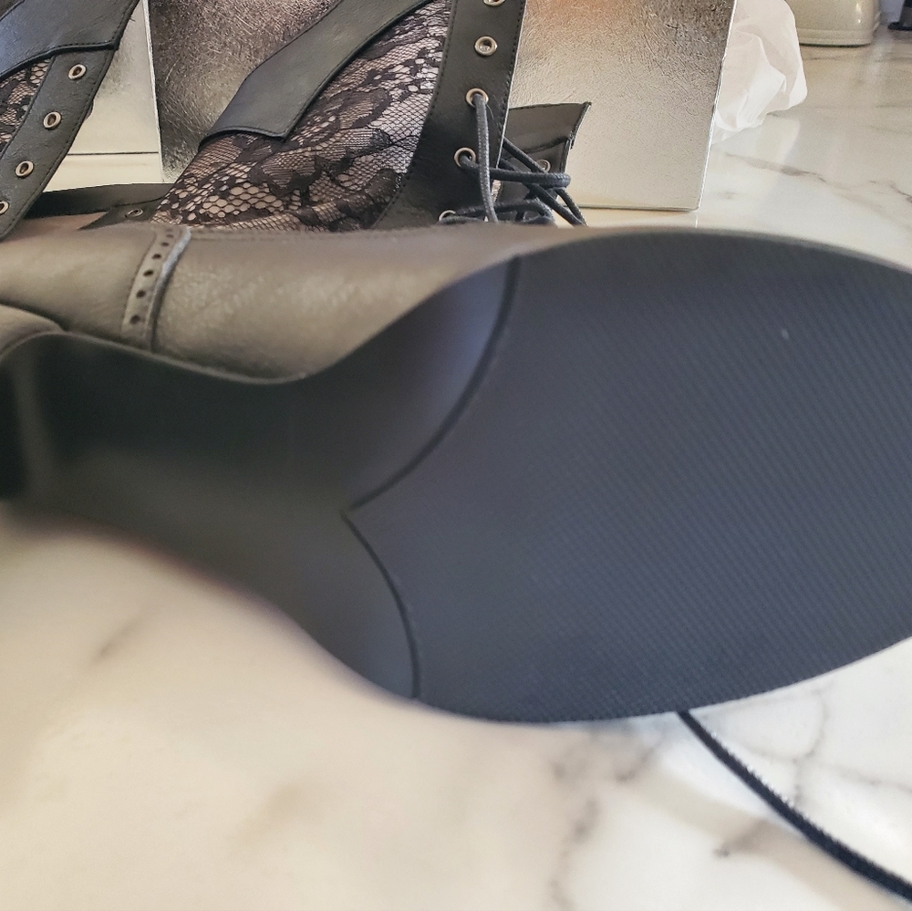 Black Heeled Lace Boots - Picture 15 of 16